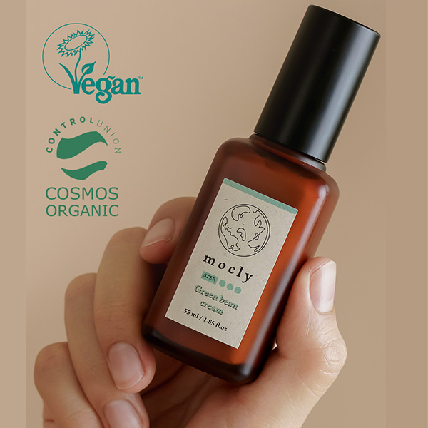 Green bean cream 55ml, Vegan Society certification, COSMOS organic certification, improvement of skin aging with green tea catechin, vitamins A, C and black bean extract KRMOCcA00004